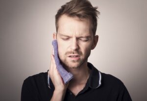 Zahnfisteln: Ursachen, Symptome und Behandlung | Dentlounge